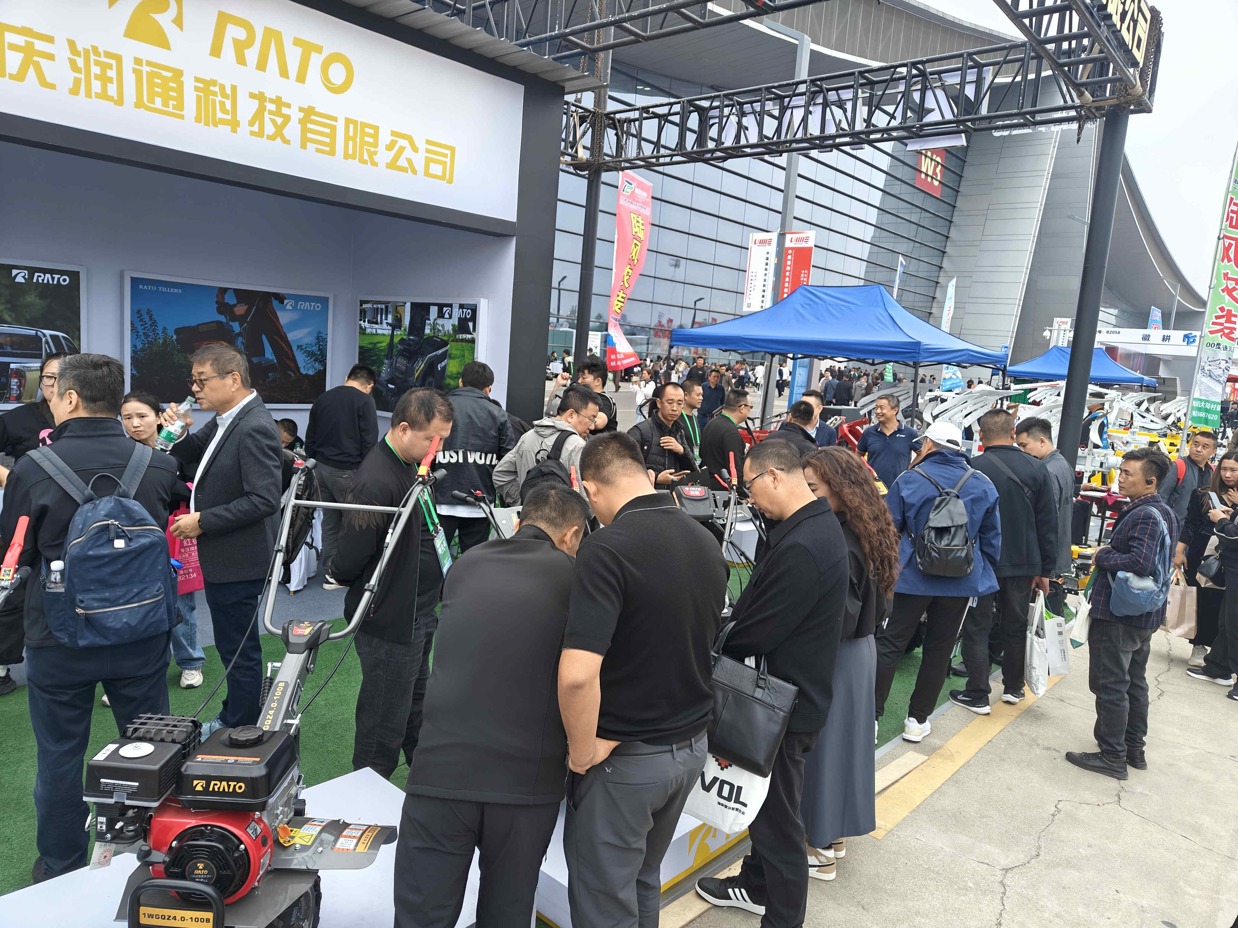 循新出发 向质而行丨优德88官网网站科技携智能农机新品亮相2024中国国际农机展